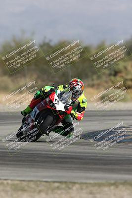 media/Oct-13-2025-Moto Forza (Mon) [[a66d839500]]/3-B Group/Session 3 Turn 2/